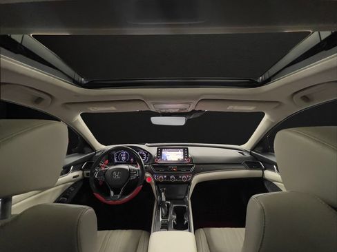 Used 2018 Honda Accord Touring image 12