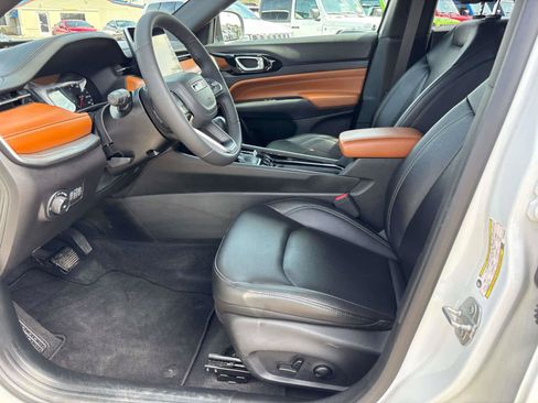 Certified 2025 Jeep Compass Limited AWD/4WD image 9
