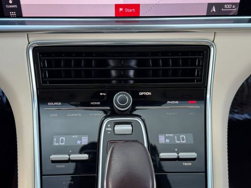 Used 2021 Porsche Panamera 4S image 32