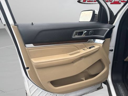 Used 2016 Ford Explorer Limited w/ Equipment Group 301A FWD image 18