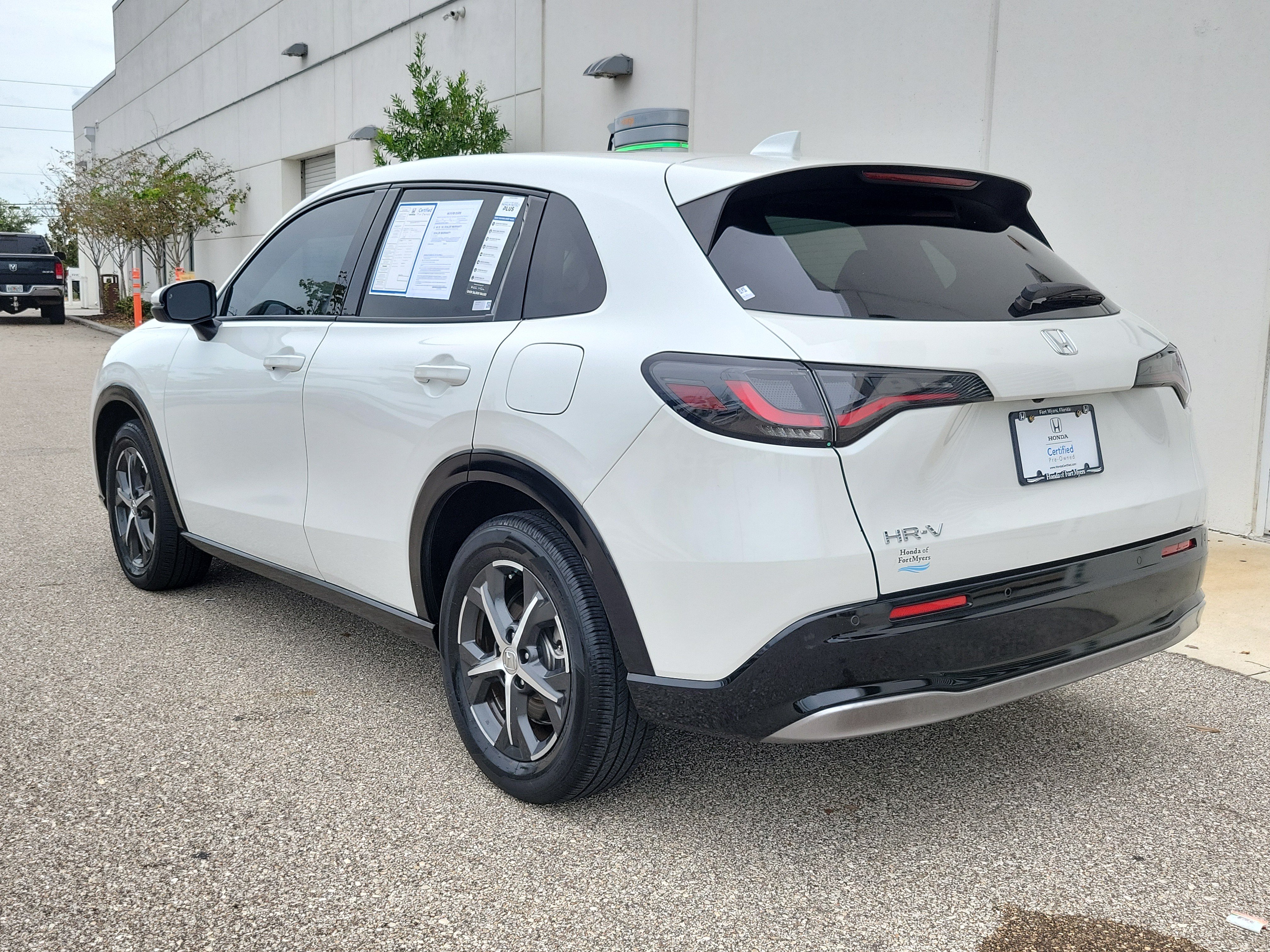 Used 2024 Honda HR-V EX-L image 4