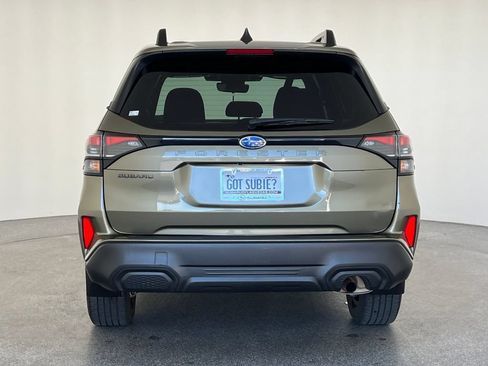 Certified 2025 Subaru Forester Premium AWD/4WD image 5
