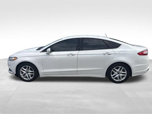 Used 2016 Ford Fusion SE FWD image 2
