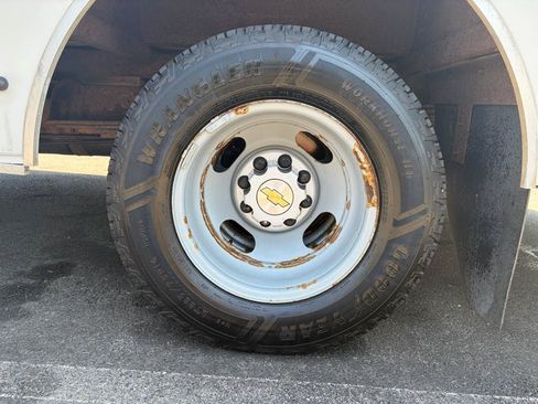Used 2016 Chevrolet Express 3500 RWD image 12