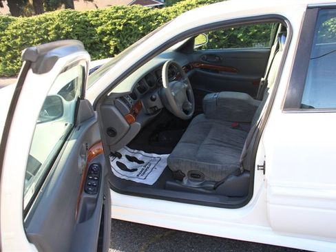 Used 2002 Buick Le Sabre Custom w/ Prestige Pkg FWD image 5