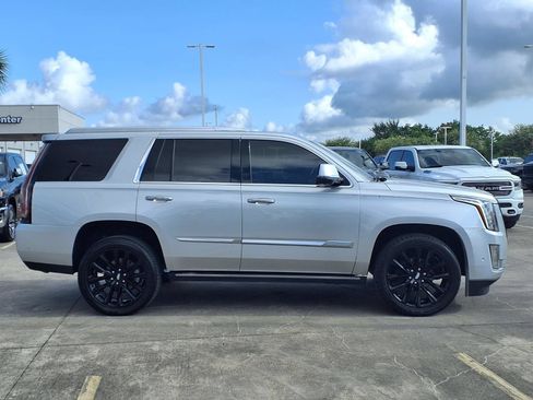 Used 2020 Cadillac Escalade Premium Luxury AWD/4WD image 4