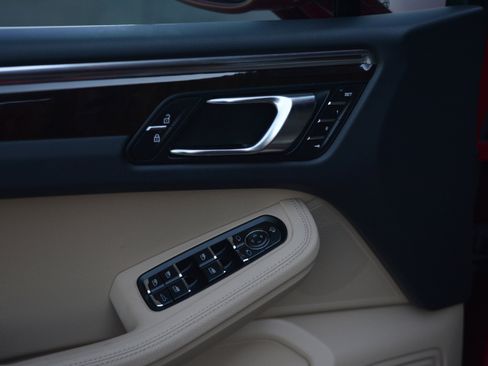 Certified 2026 Porsche Macan AWD/4WD image 14