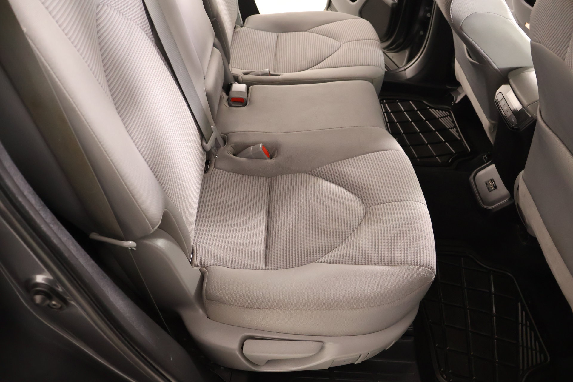 Used 2021 Toyota Highlander LE AWD/4WD image 14
