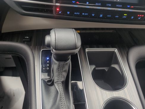 Certified 2024 Toyota Sienna Platinum image 26