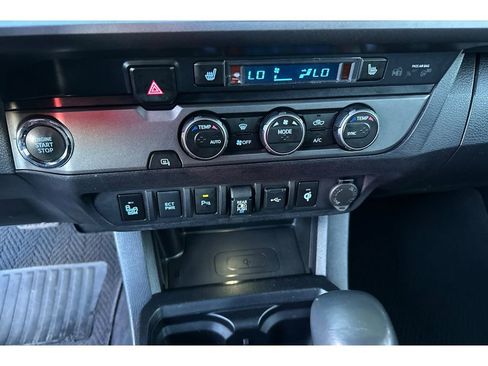Used 2020 Toyota Tacoma 2WD Double Cab image 21