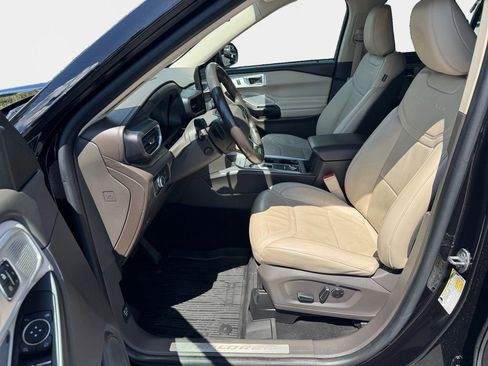 Used 2020 Ford Explorer Platinum w/ Premium Technology Package AWD/4WD image 12