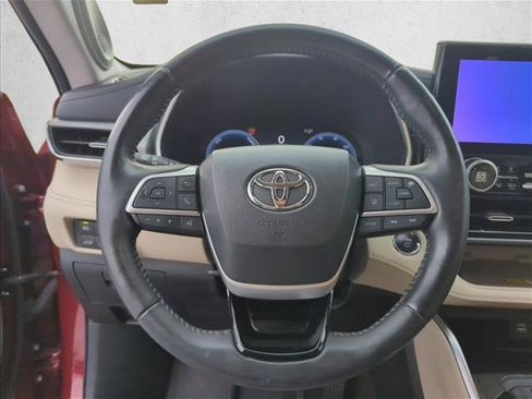 Used 2023 Toyota Highlander Platinum FWD image 15