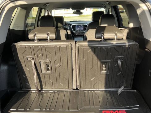 Used 2023 GMC Acadia SLT w/ Technology Package image 12