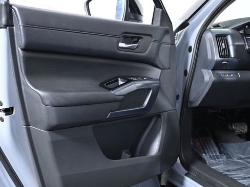 Certified 2024 Nissan Pathfinder SL image 26