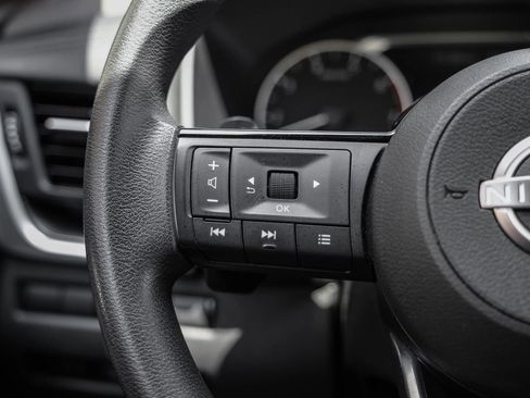 Used 2023 Nissan Rogue SV FWD image 17