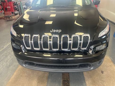 Used 2016 Jeep Cherokee Latitude AWD/4WD image 19