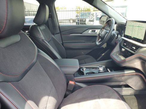 Used 2025 Ford Explorer ST RWD image 36