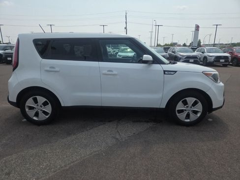 Used 2016 Kia Soul FWD image 4