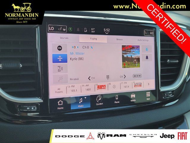 Certified 2024 Chrysler Pacifica Touring-L FWD image 9