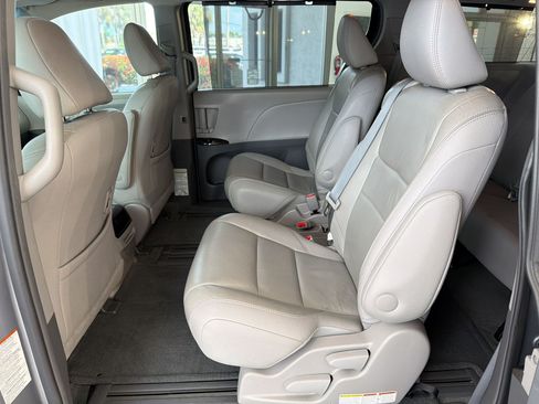 Used 2016 Toyota Sienna XLE w/ XLE Navigation Package FWD image 15