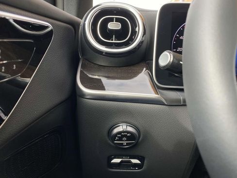 Certified 2025 Mercedes-Benz GLC 300 4MATIC image 27