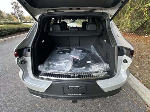 New 2026 Porsche Cayenne image 19