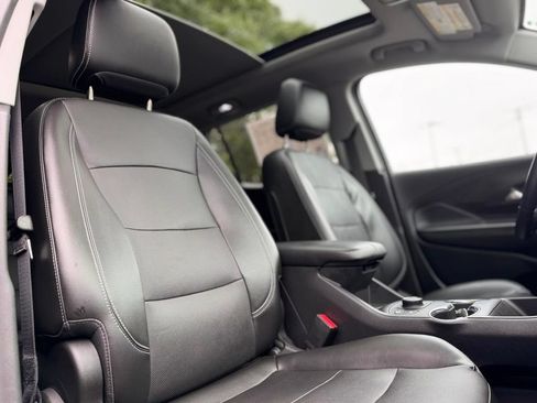 Used 2022 GMC Terrain SLT w/ Infotainment Package II AWD/4WD image 30