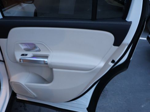 New 2025 Mercedes-Benz GLB 250 4MATIC image 16