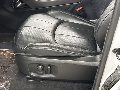 Used 2018 Land Rover Range Rover Evoque SE image 18