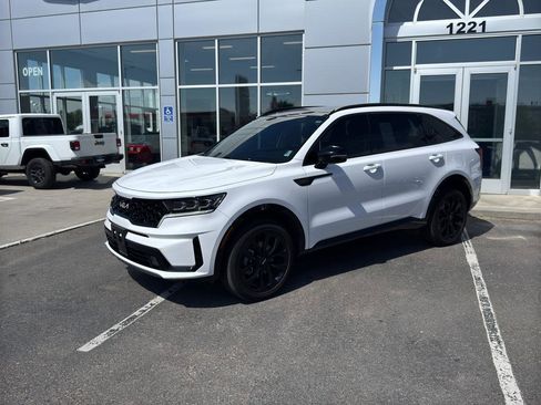 Used 2023 Kia Sorento SX AWD/4WD image 1