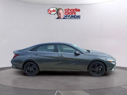 New 2026 Hyundai Elantra SEL Sport image 6