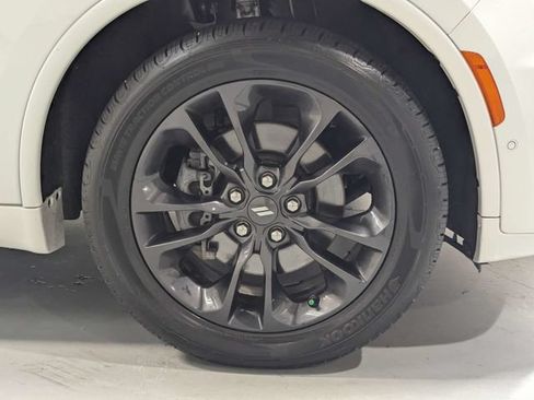 Used 2022 Dodge Durango R/T w/ Blacktop Package AWD/4WD image 32