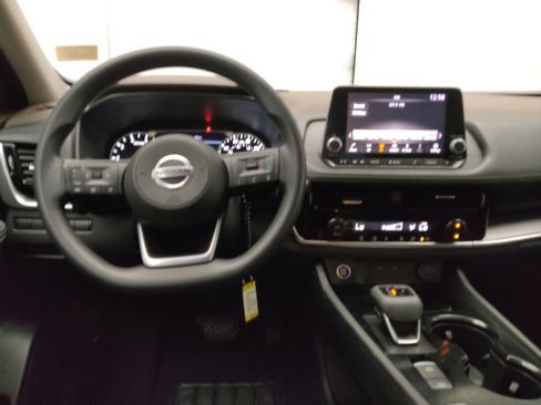 Used 2021 Nissan Rogue SV FWD image 22