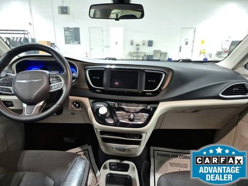 Used 2022 Chrysler Voyager LX FWD image 27
