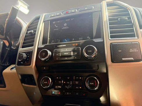 Used 2017 Ford F250 Lariat w/ Lariat Ultimate Package AWD/4WD image 13