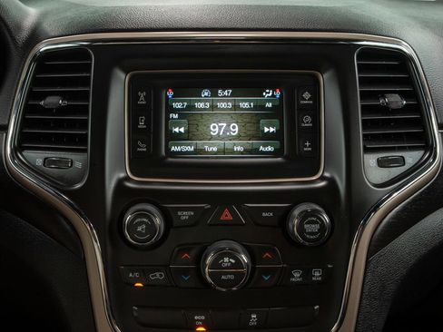 Used 2015 Jeep Grand Cherokee Laredo w/ Quick Order Package 23E AWD/4WD image 30