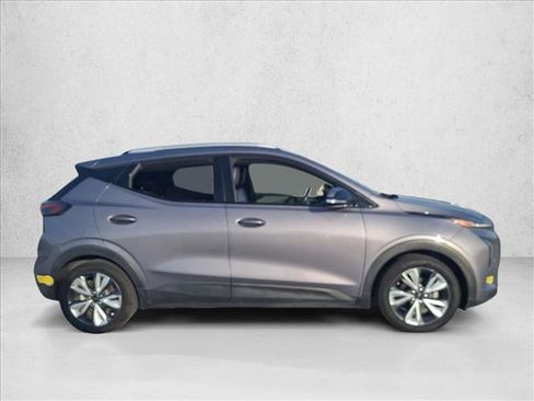 Used 2022 Chevrolet Bolt EUV LT w/ Convenience Package image 4