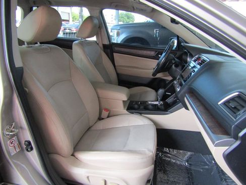 Used 2017 Subaru Outback 3.6R Limited AWD/4WD image 12