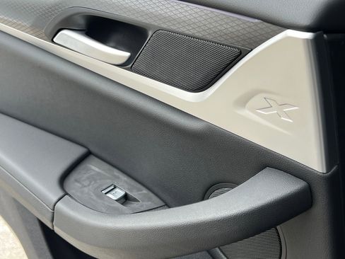 Used 2024 BMW X4 xDrive30i w/ M Sport Package image 32