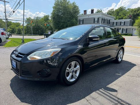 Used 2014 Ford Focus SE w/ SE Winter Package FWD image 3