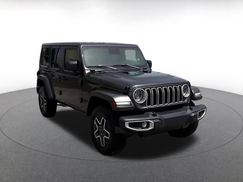 Used 2025 Jeep Wrangler Unlimited Sahara AWD/4WD image 2