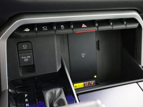 Used 2025 Toyota Sequoia Platinum image 32