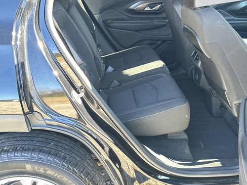 Used 2024 GMC Terrain SLE image 15