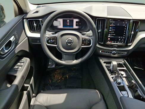Used 2025 Volvo XC60 B5 Plus w/ Protection Package Premier AWD/4WD image 9
