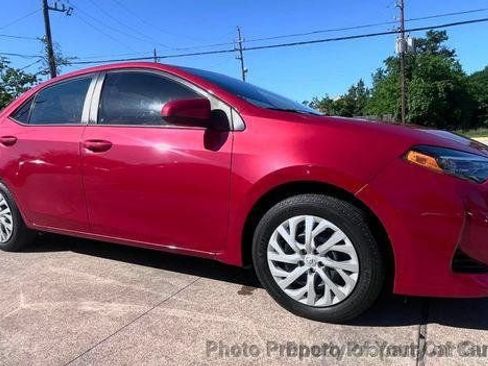 Used 2018 Toyota Corolla LE FWD image 4