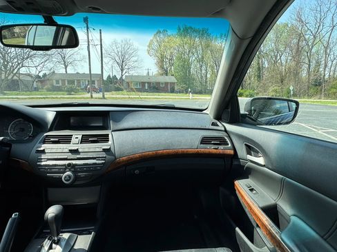 Used 2011 Honda Accord EX-L image 26