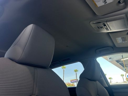 Used 2022 Toyota Highlander LE FWD image 17