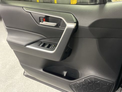 Used 2025 Toyota RAV4 XLE image 14