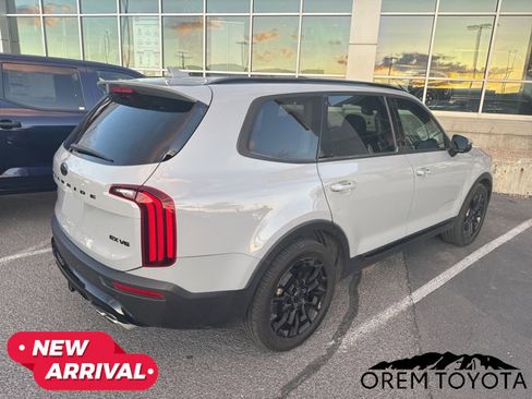 Used 2021 Kia Telluride EX w/ EX Premium Package image 12