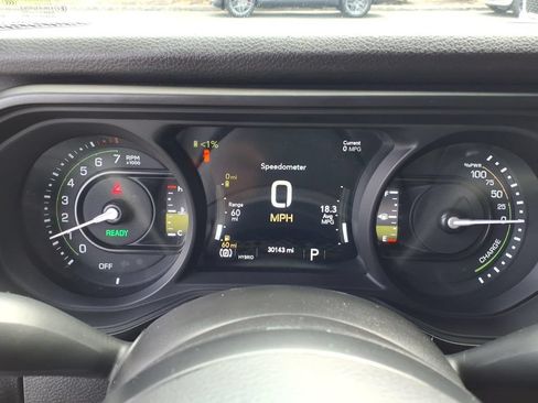 Used 2024 Jeep Wrangler Unlimited w/ Convenience Group AWD/4WD image 6